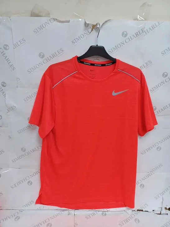 NIKE RED RUNNING T-SHIRT SIZE L 