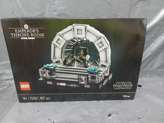 LEGO STAR WARS EMPERORS THRONE ROOM DIORAMA  RRP £89.99