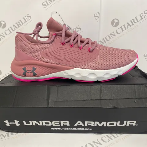 BOXED PAIR OF UNDER ARMOUR CHARGED VANTAGE 2 PINK TRAINERS SIZE 8