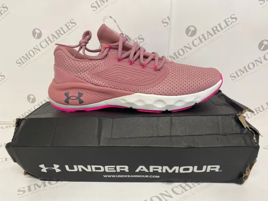 BOXED PAIR OF UNDER ARMOUR CHARGED VANTAGE 2 PINK TRAINERS SIZE 8