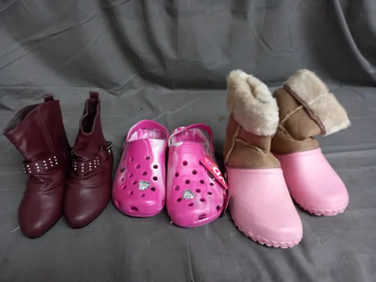 APPROXIMATELY 10 PAIRS OF ASSORTED KIDS SHOES IN VARIOUS STYLES AND SIZES 