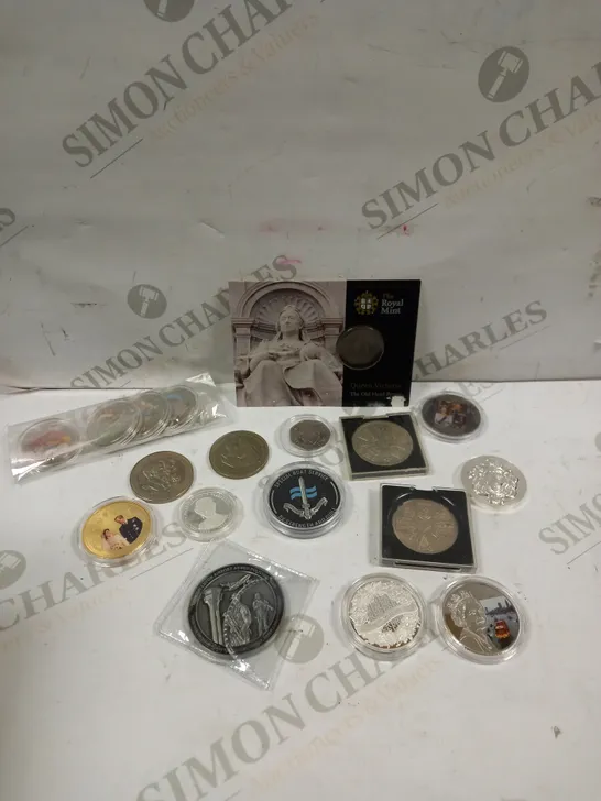 COLLECTION OF APPROXIMATELY 15 ASSORTED COMMEMORATIVE COINS TO INCLUDE QUEEN ELIZABETH II, QUEEN VICTORIA PENNY & LONDON ARMED FORCES 