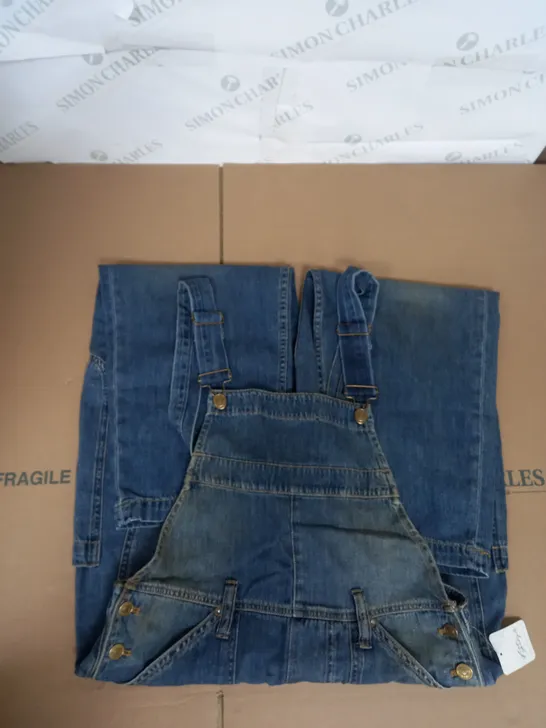 WE THE FREE DUNGAREES IN VINTAGE DENIM SIZE XS