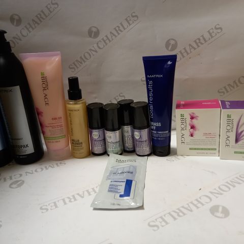 LOT OF APPROX 12 ASSORTED MATRIX HAIRCARE PRODUCTS TO INCLUDE AQUA-GEL CONDITIONER, RADIANCE BOOSTING GEL, PROTECTING CREAM, ETC