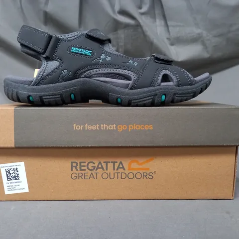 BOXED PAIR OF REGATTA LADY HARIS OPEN TOE SANDALS IN GREY UK SIZE 7