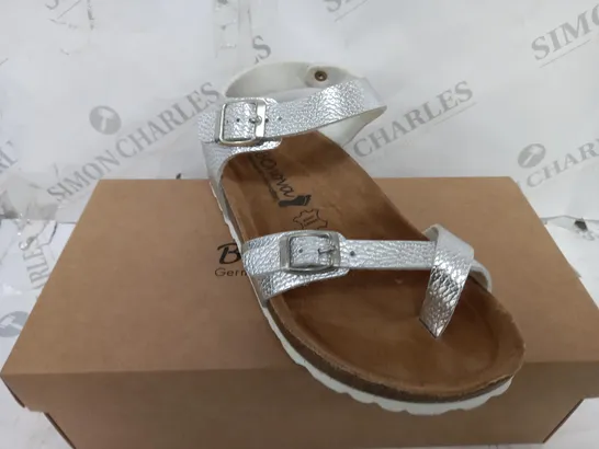 BOXED BONOVA SANDALS IN SILVER AND WHITE COLOUR SIZE 6