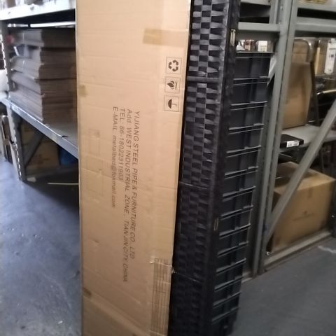 BOXED PAPER SCREEN IN BLACK - CARTON SIZE 173X44X10CM