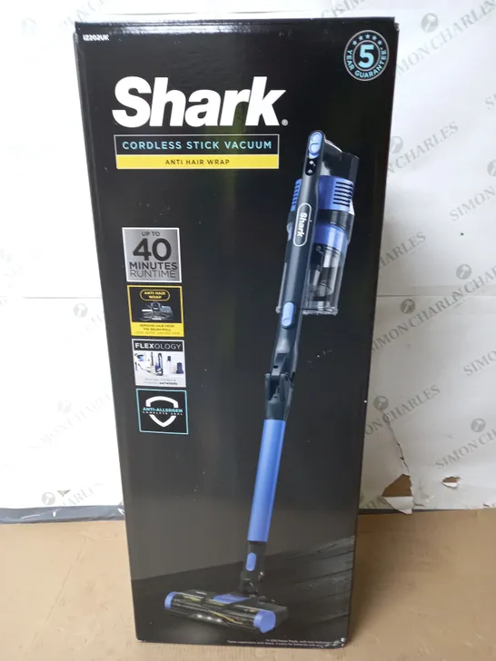 BOXED SHARK ANTI HAIR WRAP CORDLESS VACUUM CLEANER IZ202UK