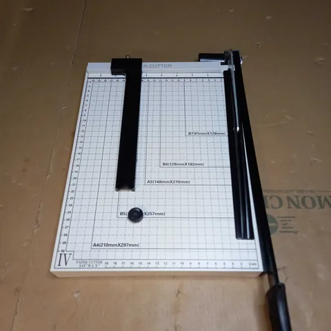 GUILLOTINE PAPER CUTTER