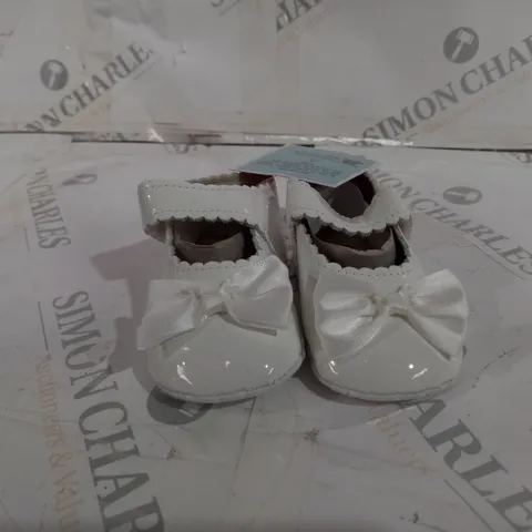 WHITE BABY SHOES