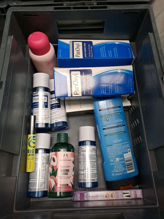 APPROXIMATELY 20 ASSORTED COSMETIC PRODUCTS TO INCLUDE DOVE BODY WASH, JOHNSON'S NO MORE TEARS KIDS SHAMPOO AND MOUTHWASH