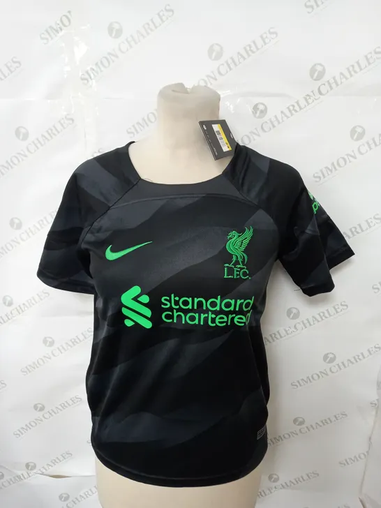 LIVERPOOL FC GOALKEEPER SHIRT AND SHORTS WITH A.BECKER 1 SIZE 24 - KIDS