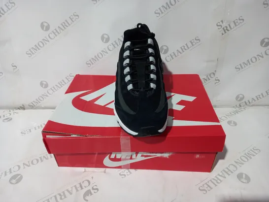 NIKE AIR MAX 95 BLACK SIZE 9