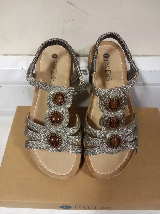 BOXED PAVERS BAIZH PEWTER SANDALS SIZE 4