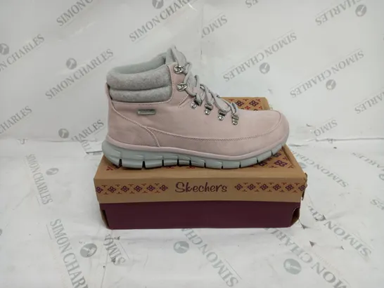 BOXED SKECHERS SYNERGY WARM TECH BOOTS, BLUSH - SIZE 8