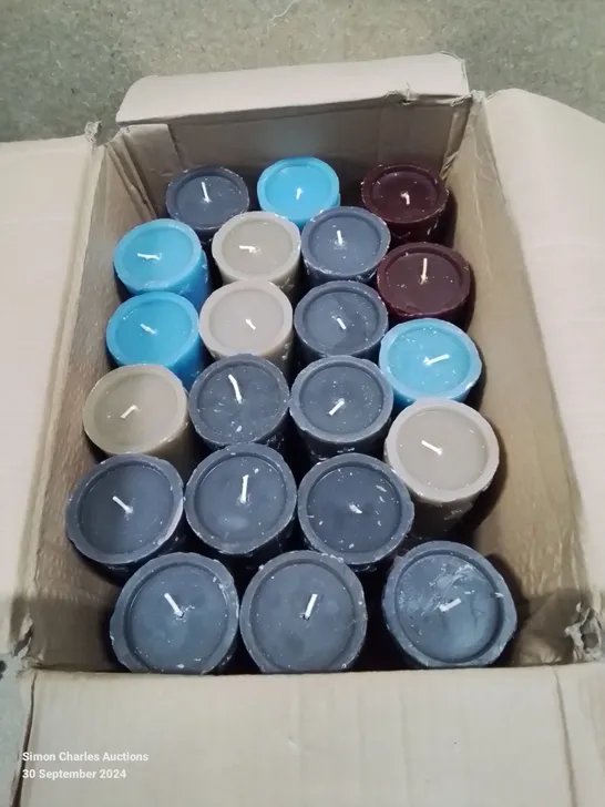 BOX CONTAINING 20 STAR CANDLES IN VARIOUS COLOURS