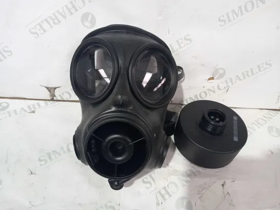 GAS MASK WITH FILTER