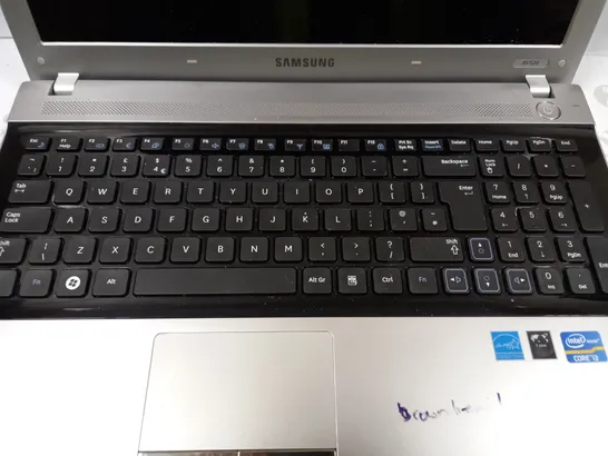 SAMSUNG RV520 LAPTOP IN SILVER & BLACK