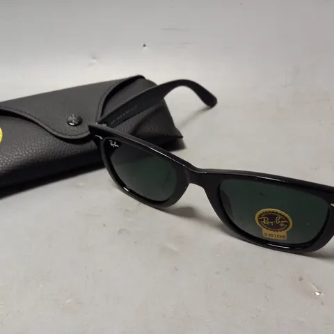 BOXED RAY-BAN SUNGLASSES IN BLACK FRAME W. BLACK LENS