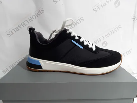 BOXED VIONIC BREILYN TRAINER IN BLACK - SIZE 7