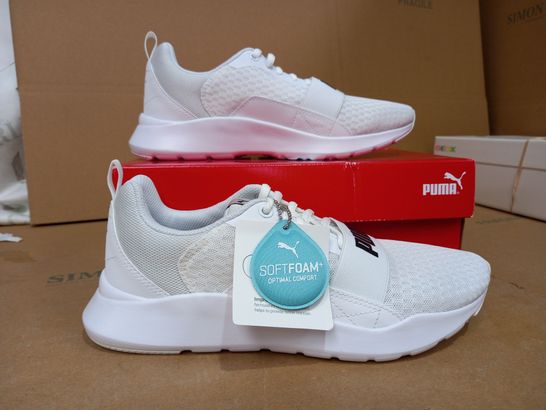 PAIR OF PUMA WIRED WHITE SOFT FOAM GRIP TRAINERS UK SIZE 7