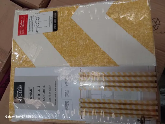 BOX OF SIX BRAND NEW PAIRS OF EYELET PRINTED CURTAINS OCHRE CHEVON 168 × 228cm