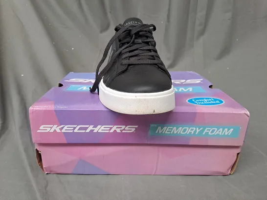 BOXED PAIR OF SKECHERS COURT CLASSIC EDEN TRAINERS IN BLACK SIZE 5.5