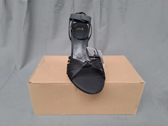 BOXED PAIR OF MNG OPEN TOE HIGH HEEL SANDALS IN BLACK EU SIZE 39