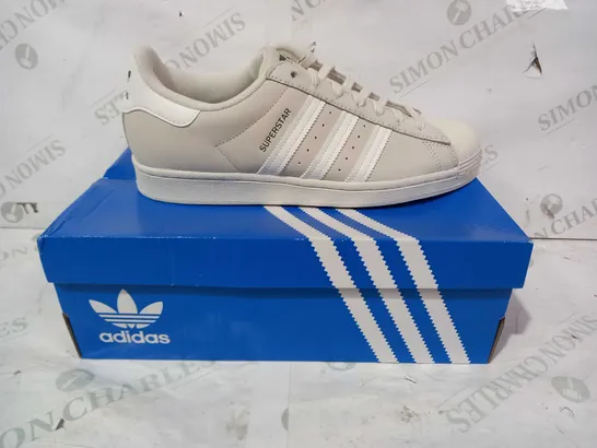 BOXED PAIR OF ADIDAS SUPERSTAR SHOES IN CREAM UK SIZE 9