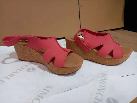 BOXED CLARKS ANNADEL BARI WEDGE SANDAL WIDE FIT CORAL STYLE SIZE 6