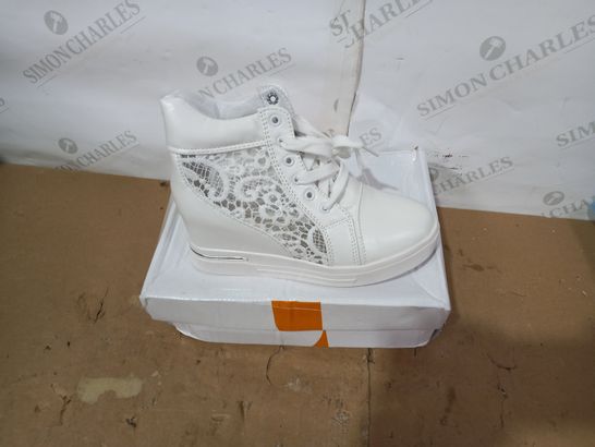 BOXED PAIR OF DESIGNER WHITE LACE DETAIL HIGH TOPS SIZE 40