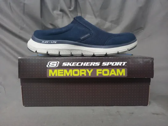 BOXED PAIR OF SKECHERS SLIP-ON FLEX-LITE SHOES IN NAVY SIZE 9