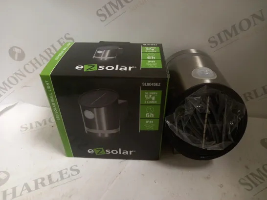 BOXED EZ SOLAR LED WALL LIGHT