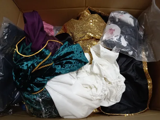 BOX OF APPROXIMATELY 22 ASSORTED CLOTHING ITEMS TO INCUDE - SKIRT , BAG , TROUSERS ETC