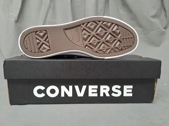 BOXED PAIR OF CONVERSE SHOES IN BLACK/WHITE UK SIZE 6