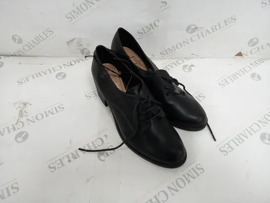 APPROXIMATELY 5 GEORGE FABULOUS FOOTWEAR FORMAL SHOES IN BLACK SIZE 6 