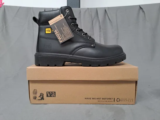 BOXED PAIR OF VA HIGH ANKLE SAFETY BOOTS IN BLACK UK SIZE 12