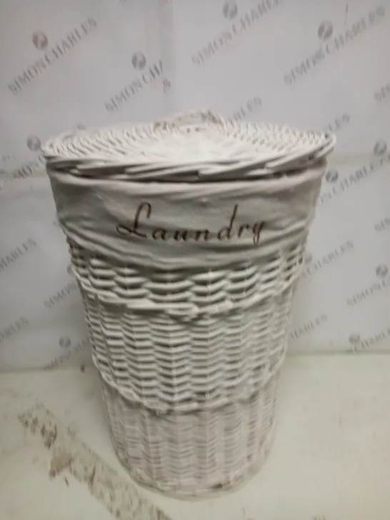 WHITE WICKER LNED LAUNDRY HAMPER