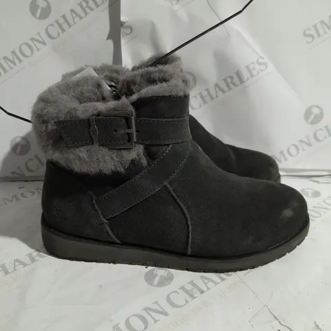 EMU MERAK SUEDE BOOTS SIZE 4