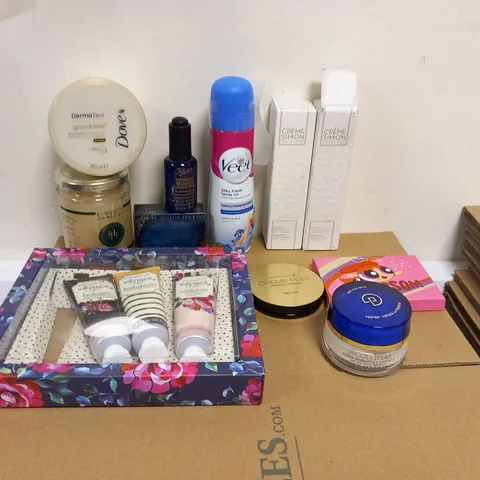 APPROXIMATELY 14 ASSORTED HEALTH AND BEAUTY PRODUCTS TO INCLUDE; CREME SIMON, DOVE, VEET, MAX FACTOR, COLLISTAR AND BODY COLLECTION