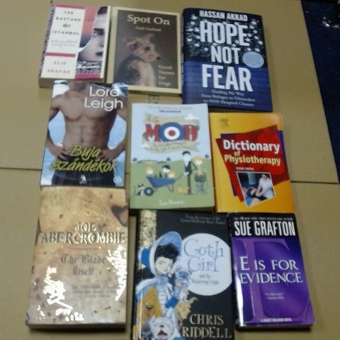 LOT OF ASSORTED BOOKS TO INCLUDE NORTH SHORE, TOMCAT ALLEY AND HOPE NOT FEAR