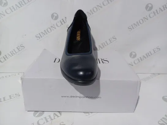 BOXED PAIR OF DREAMPAIRS CLOSED TOE SLIP-ON BLOCK HEEL SHOES IN NAVY UK SIZE 4.5