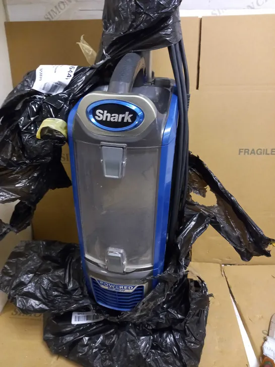 SHARK UPRIGHT VACUUM CLEANER