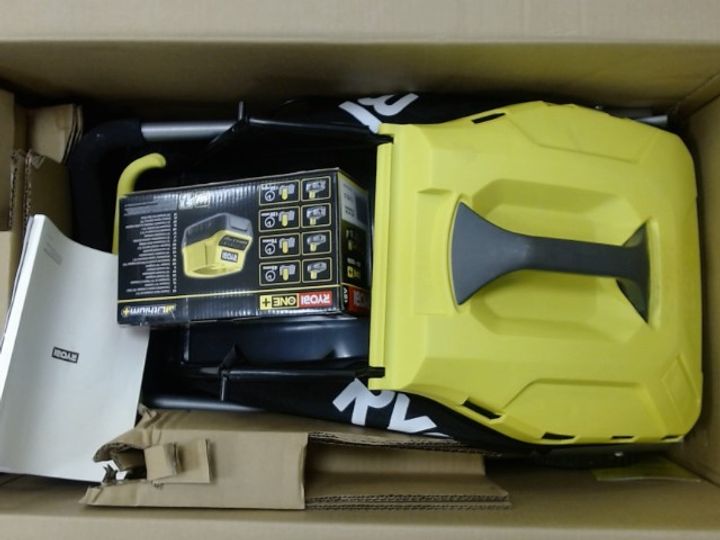 Lot 607 RYOBI RLM18X33B40 18V ONE+ CORDLESS 33CM LAWNMOWER STARTER KIT