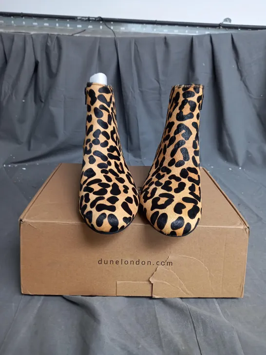 BOXED PAIR OF DUNE LONDON PIPPIE LEOPARD ANKLE BOOTS SIZE 8