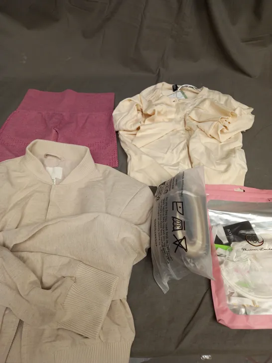 BOX OF APPROXIMATELY 25 ASSORTED CLOTHING ITEMS TO INCLUDE - SHORTS , SOCKS , JACKET ETC