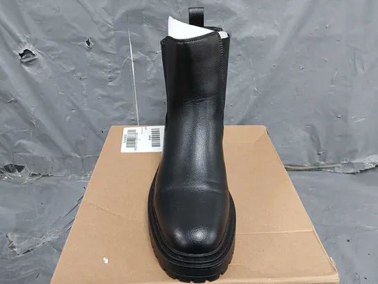 BOXED CHUNKY CHELSEA BOOT - BLACK - SIZE 6