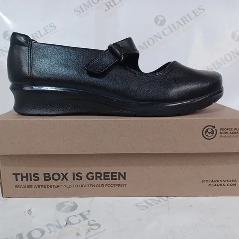 BOXED PAIR OF COLLECTION BY CLARKS HOPE HENLEY SHOES IN BLACK UK SIZE 7