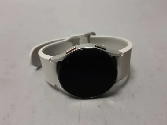 SAMSUNG GALXY WATCH IN WHITE - SMR865F