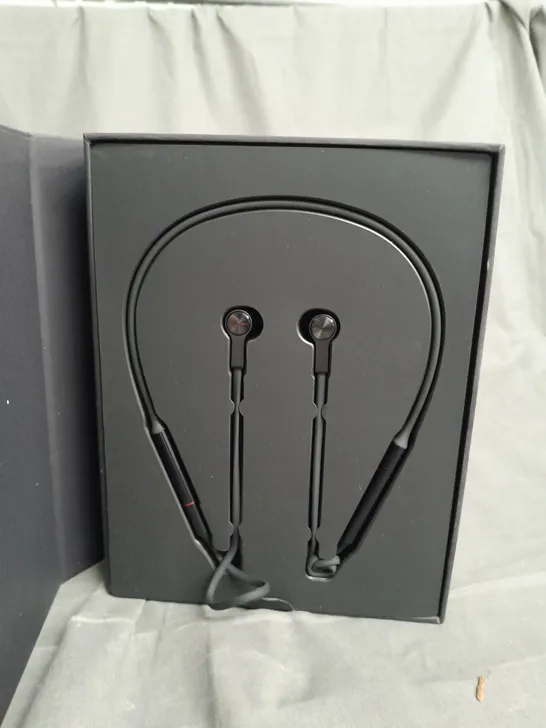 BOXED HUAWEI FREELACE HIPAIR EARBUDS IN BLACK